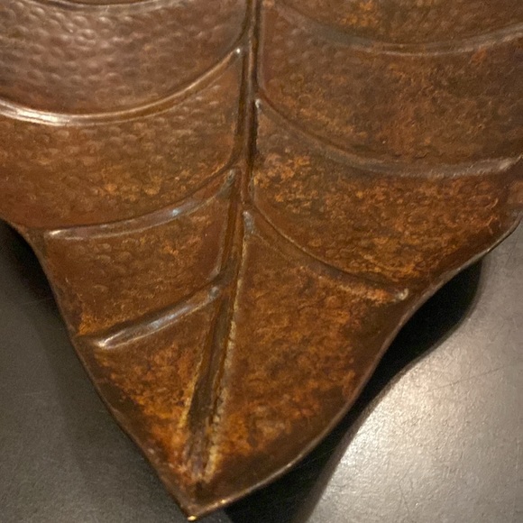 Bronze color metal grape leaf decorative table decor made in India 16x11” - Picture 5 of 8